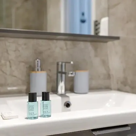 Montparnasse - Modern & Renovated 3bd For 8 Guests *