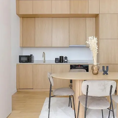 Montparnasse - Modern & Renovated 3bd For 8 Guests Apartment