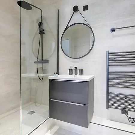 Montparnasse - Modern & Renovated 3bd For 8 Guests Parijs